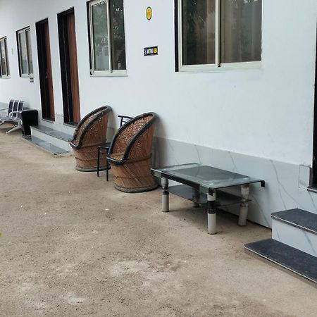 Maa Gayatri Dham Hotel Vrindavan Luaran gambar