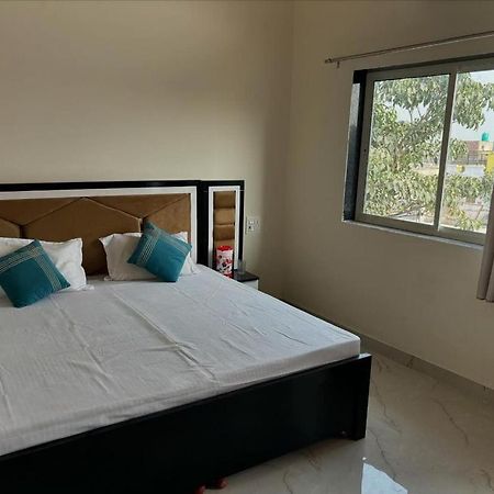 Maa Gayatri Dham Hotel Vrindavan Luaran gambar