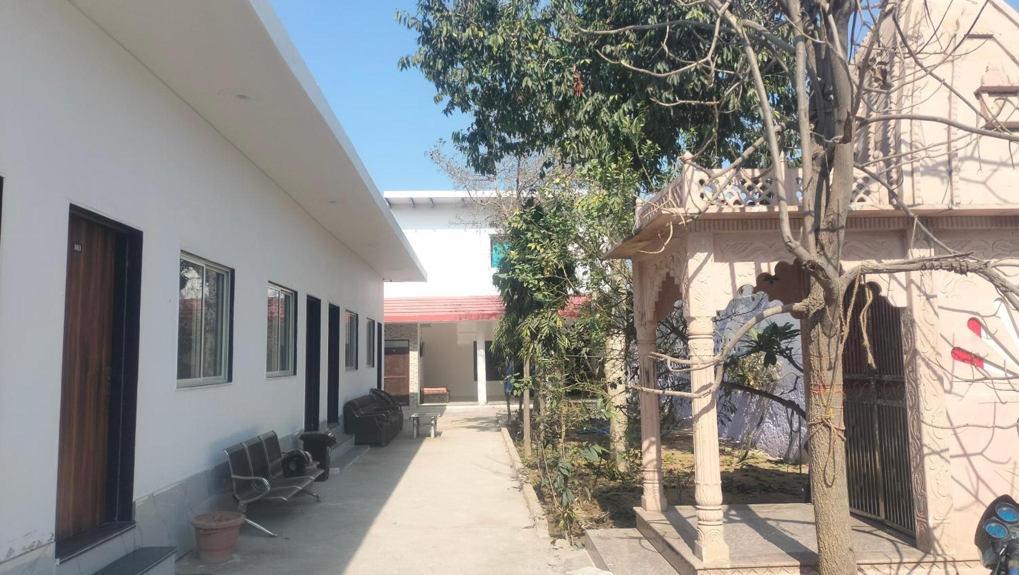 Maa Gayatri Dham Hotel Vrindavan Luaran gambar