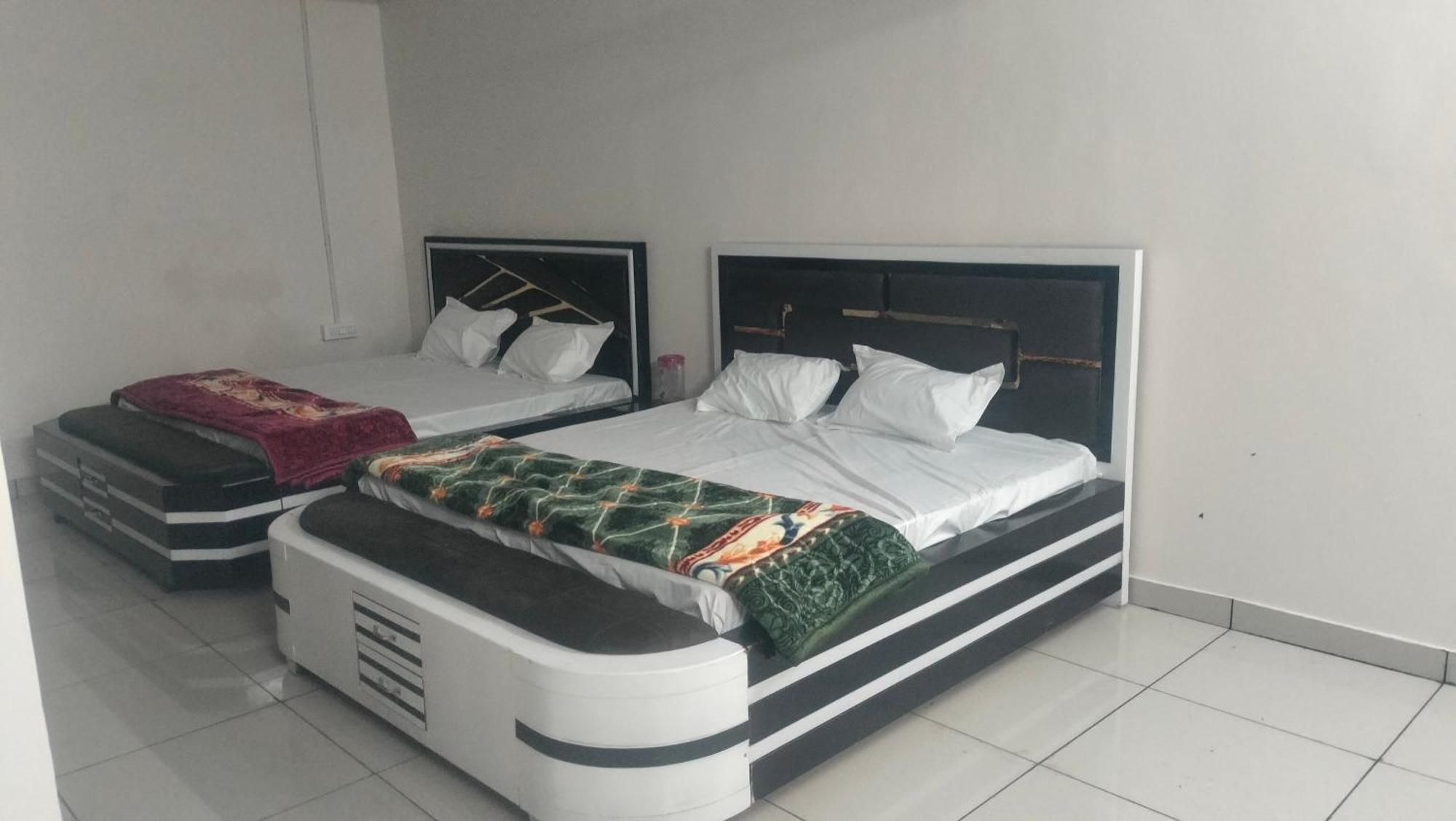 Maa Gayatri Dham Hotel Vrindavan Luaran gambar