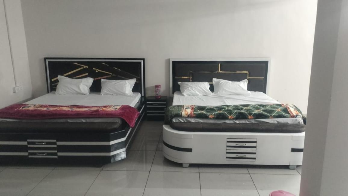 Maa Gayatri Dham Hotel Vrindavan Luaran gambar