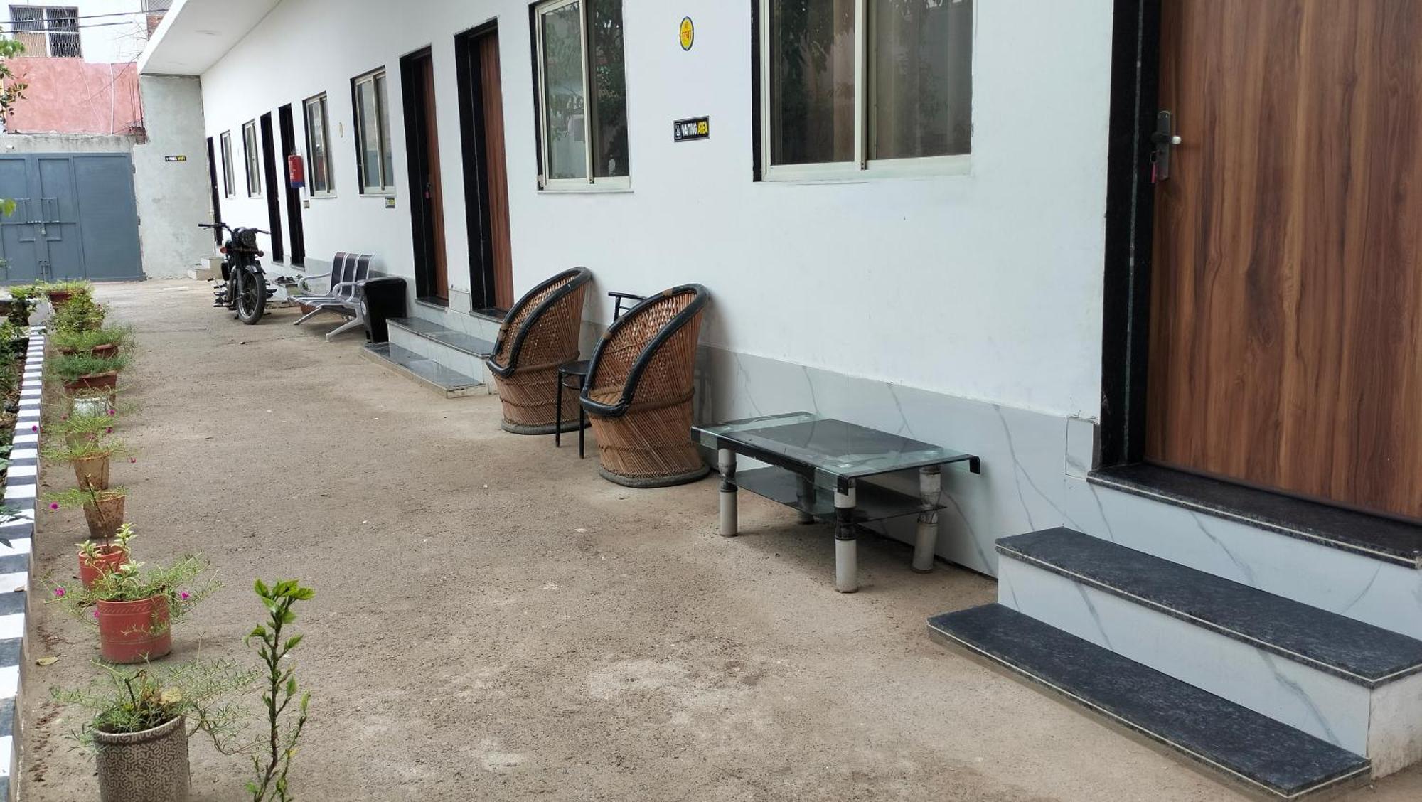 Maa Gayatri Dham Hotel Vrindavan Luaran gambar