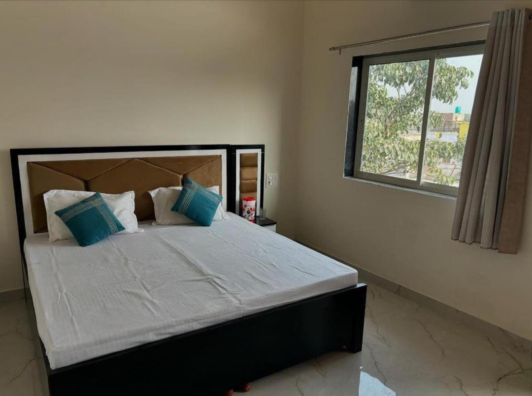 Maa Gayatri Dham Hotel Vrindavan Luaran gambar