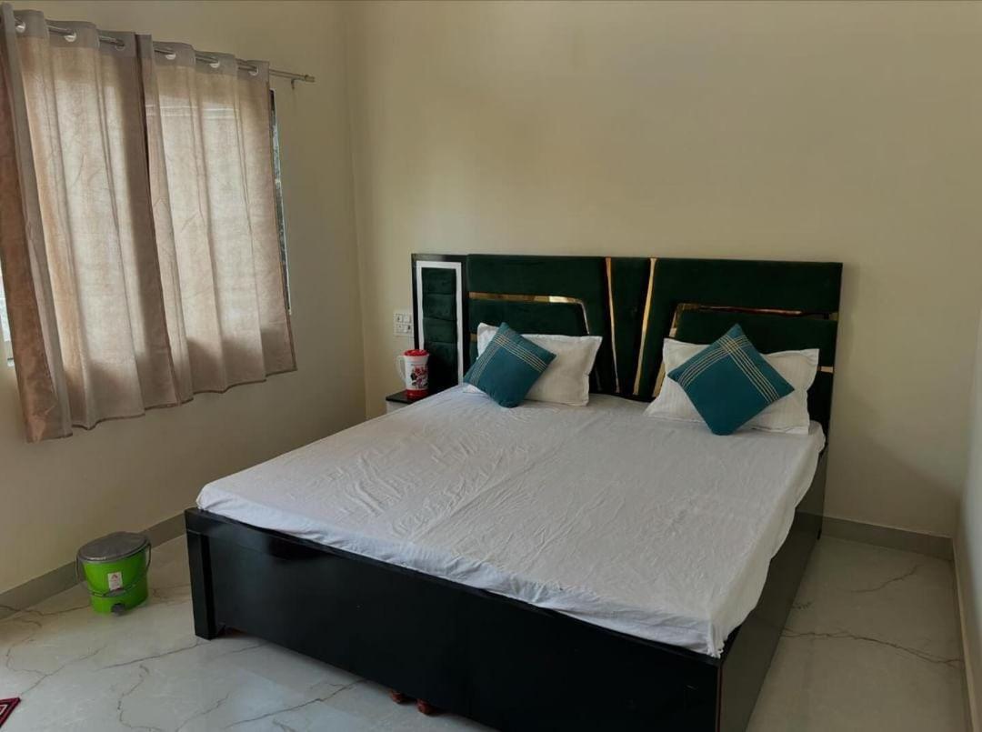 Maa Gayatri Dham Hotel Vrindavan Luaran gambar