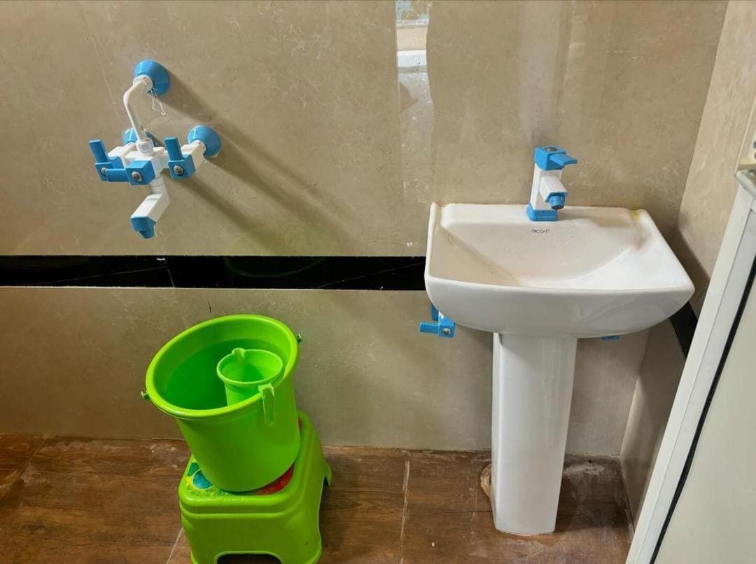 Maa Gayatri Dham Hotel Vrindavan Luaran gambar