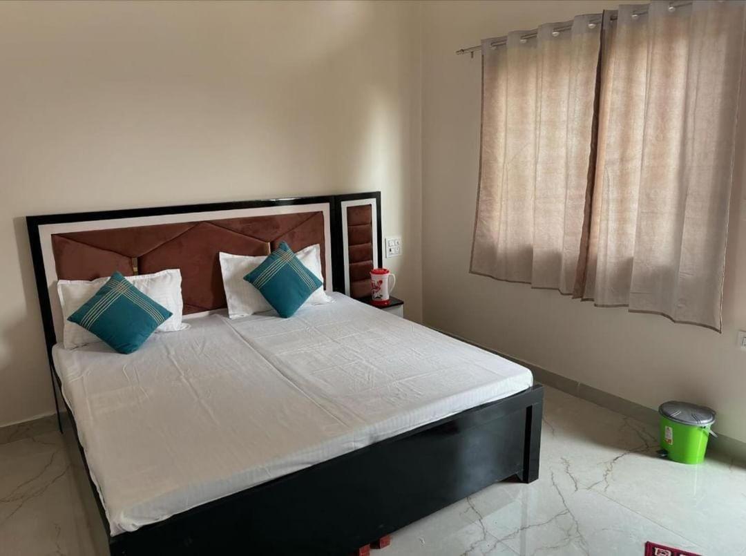 Maa Gayatri Dham Hotel Vrindavan Luaran gambar