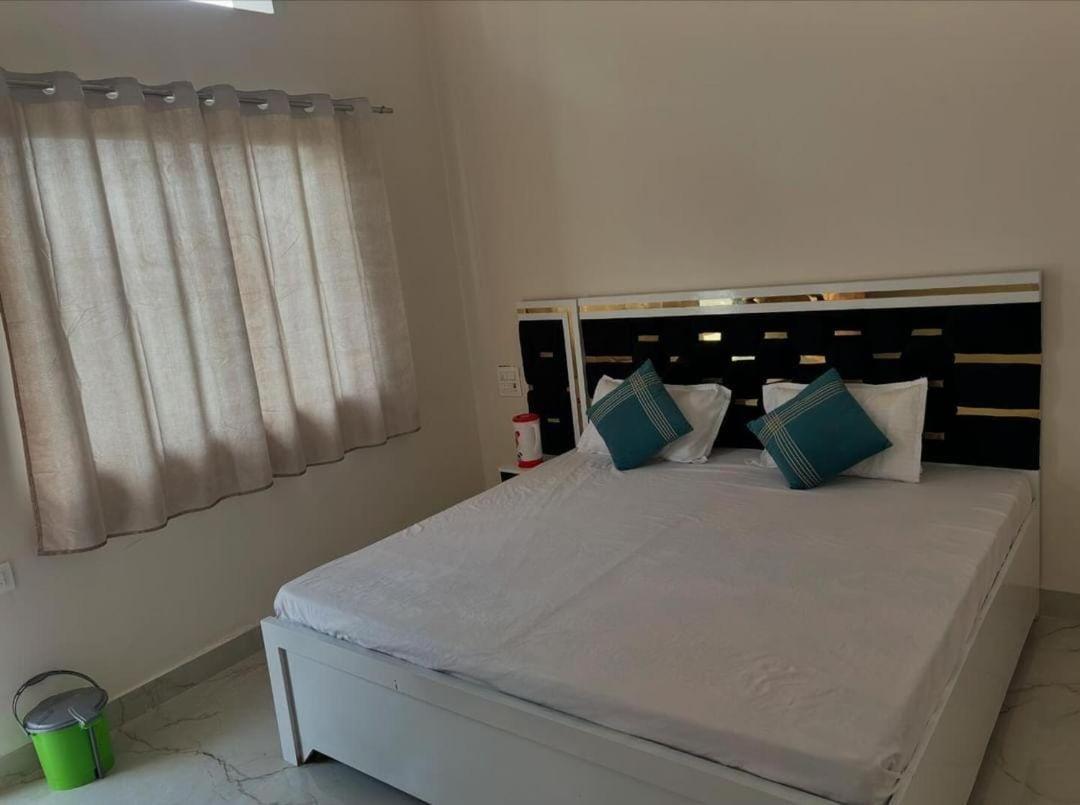 Maa Gayatri Dham Hotel Vrindavan Luaran gambar